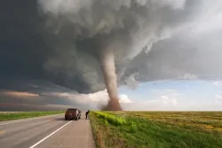Tornádók és tornádók és hogyan alakul ki, miben különböznek egymástól (tornádó) Waterspouts és tornádók képződött, és hogyan, miben különböznek egymástól
