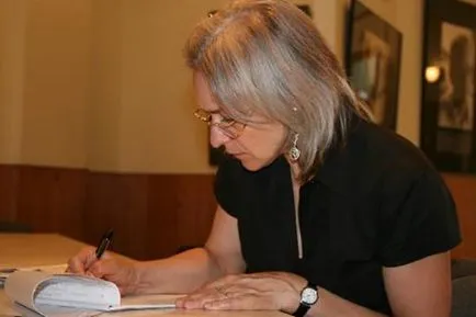 Anna Politkovskaya - életrajz, a személyes élet, fotó, könyv, gyilkosság, és a legfrissebb hírek (személyes) Anna Politkovskaya - életrajz, a személyes élet, fotó, könyv, gyilkosság, és a legfrissebb hírek