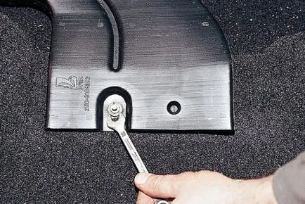 Eltávolítása és cseréje a torpedó (előlapon) 2110, 2111, 2112