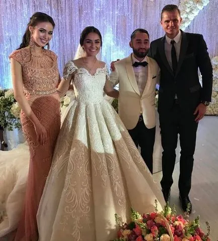 Egy közeli barátja Olgi Buzovoy meghívást az esküvőre Anastasia Kostenko és Dmitry Tarasov fotók (termék) Egy közeli barátja Olgi Buzovoy meghívást az esküvőre Anastasia Kostenko és Dmitry Tarasov fotók