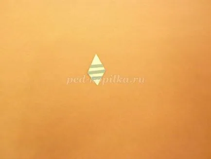 Papír katonák a kezüket