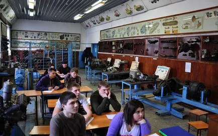Mi különbözteti meg a főiskola a főiskolai és mit kell választani, mi a különbség