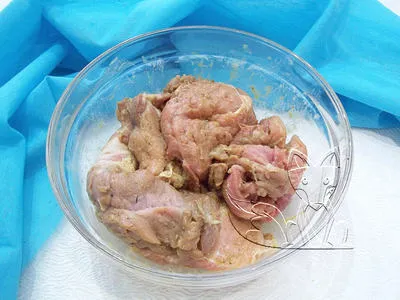 Mit lehet tenni ki a burgonya és a hús - steak burgonyával kemencében (burgonya) Mit lehet tenni ki a burgonya és a hús - steak burgonyával kemencében