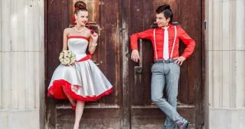 Esküvői ruha piros szárny vagy a szalag rövid és hosszú modellek