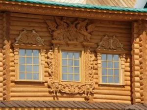 Decor A ház homlokzat a különböző anyagokat és szerelési módszerek