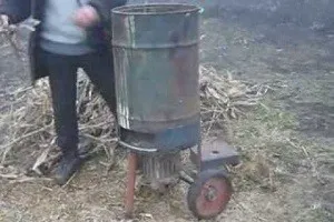 Szecskavágó kezével videó, széna Szalmaszecskázó magánvállalkozások rajzok