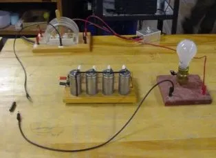 Az elektromos mező, elektrosztatikus indukció, kapacitás és kondenzátorok (kapacitás) Az elektromos mező, elektrosztatikus indukció, kapacitás és kondenzátorok