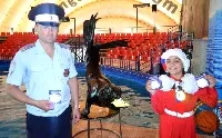 Közlekedési rendőrök fényvisszaverő elemek