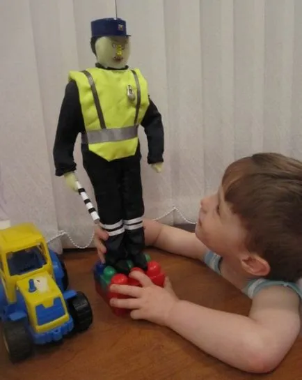 Toy „rendőrség” a saját kezében (a tanárok) Toy „rendőrség” a saját kezét