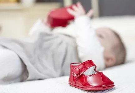 Milyen ruhát kell egy újszülött először - divatos bébi ruhák