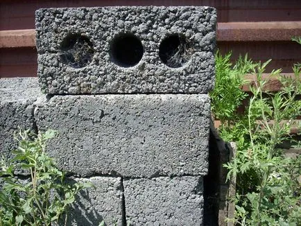 Gyártása gépek és beton blokkok kezével, saját készítésű munkagépek és a fal
