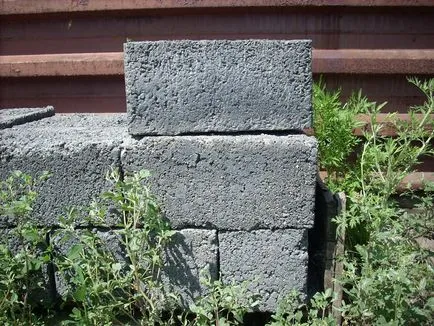 Gyártása gépek és beton blokkok kezével, saját készítésű munkagépek és a fal