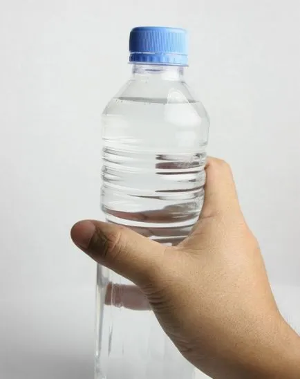 Amint töltse fel a víztartályt karbantartásmentes akkumulátor