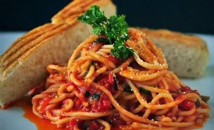 Paradicsom szósz spagetti