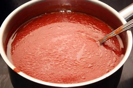 Mártással paradicsompüré a tészta, pizza, kebab receptek