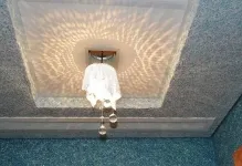 Hogyan akasztani tapéta a mennyezetre magát, valamint egy videó egyetlen mentén, vagy az egész (ön) Hogyan akasztani tapéta a mennyezetre magát, valamint egy videó egyetlen mentén vagy az egész,
