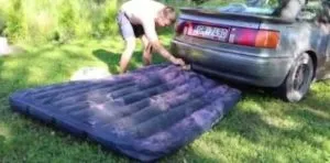 Megemelve matrac - szivattyú nélkül rögtönzött eszközök (növeli) Megemelve matrac - szivattyú nélkül rögtönzött módszerek