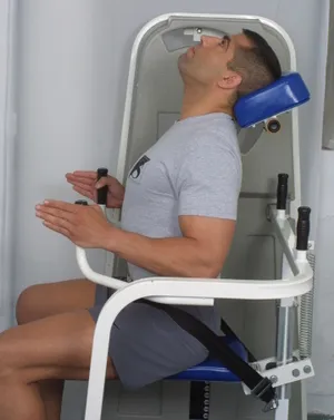 Hogyan építsünk nyak gyakorlatok fejlesztésére az izmok a nyak, a videó (elöl a izmok) Hogyan építsünk nyak gyakorlatok fejlesztése a nyak izmait, video