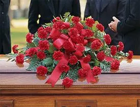Milyen színű a virágok a temetésre férfi és egy nő, hogy válassza ki a megfelelő (férfi) Milyen színű a virágok a temetésre férfi és nő közül a megfelelő kiválasztása