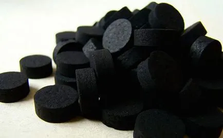 Hogyan fehéríti a fogakat aktív szénnel otthon
