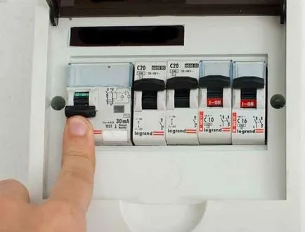 Hogyan lehet kikapcsolni a villamos energia a lakás maga villanyszerelő (leállítani a lakásban) Hogyan lehet kikapcsolni a villamos energia a lakás maga villanyszerelő