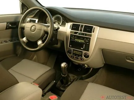 Milyen autót válasszon egy Ford Focus és a Chevrolet Lacetti 2