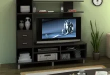 Fal a TV a nappaliban TV és fényképek nélkül helyet mini-hall, a fülke sarkában, Milánó olcsó és
