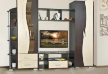 Fal a TV a nappaliban TV és fényképek nélkül helyet mini-hall, a fülke sarkában, Milánó olcsó és