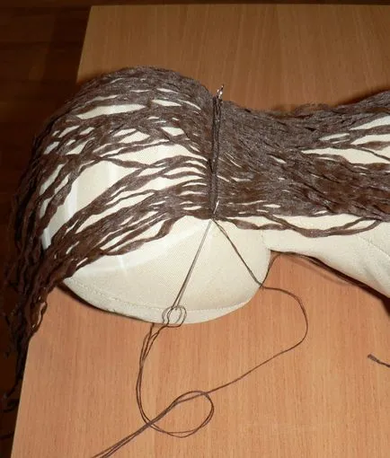 Hogyan kell varrni a haj textil baba