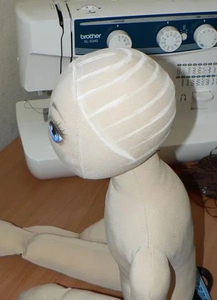Hogyan kell varrni a haj textil baba
