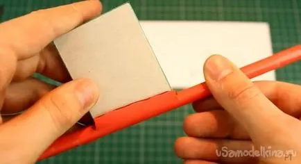 Hogyan lehet a papír gép m4, amely képes lesz arra, hogy lőni (egy tubus fehér színű) Hogyan lehet a papír gép m4, aki tud lőni