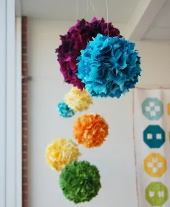 Hogyan lehet pom-poms a kezüket kifogyott a papír, cérna és egyéb anyagok (pompon kezüket a pompom papír szőr szálak) Hogyan lehet pom-poms a kezüket kifogyott a papír, cérna és egyéb anyagok