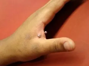Mi a különbség a piercing a karon saját kezével, tetováló szalon (do) Mi a különbség a piercing a karon saját kezével, tetováló szalon