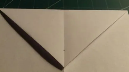 Hogyan készítsünk egy papír repülőgép, amely elszáll, és nem esik a földre