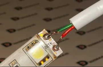 Hogyan kell csatlakoztatni a LED szalagok csatlakozó, forrasztás (LED) Hogyan kell csatlakoztatni a LED csík csatlakozó, forrasztás