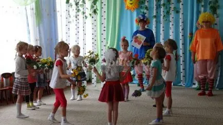 A szkript a gyerekek a felső óvodáskorú „Viszlát, nyár! „(Children) A szkript a gyerekek a felső óvodáskorú „Viszlát, nyár!