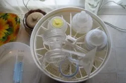 Hogyan sterilizálja a mellszívó otthon, hogy sterilizálni kell (videó) (baby és az anya) Hogyan sterilizálja a mellszívó otthon, hogy sterilizálni kell (videó)