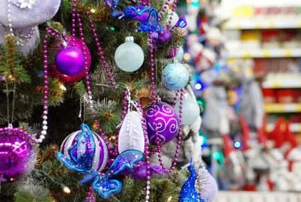 Hogyan díszíteni a karácsonyfát 2018-ban A választás a koszorúkat és játékok, módszerek dekoráció (díszíteni) Hogyan díszíteni a karácsonyfát 2018-ban A választás a koszorúkat és játékok, módszerek dekoráció