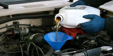 Hogyan válasszuk ki, és cserélje le az olajat a Chevrolet Lacetti kezüket (olaj) Hogyan válasszuk ki, és cserélje le az olajat a Chevrolet Lacetti kezüket