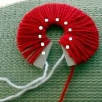 Hogyan illeszkedik sapka pompon - kezdőknek mesterek (fit) Hogyan illeszkedik sapka pompon - kezdőknek mesterek
