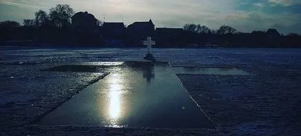 Ice úszás keresztség - az úszó hasznos keresztség és hogyan kell felkészülni fürdőzésre