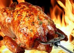 Grillezett csirke a sütőben nyárson