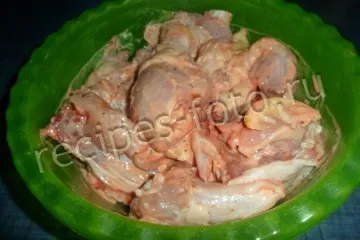 Grill a csirkét a sütőbe a grill nélkül nyárs pácolt a házban (grill) Grillezett csirke a sütőben a grill nélkül nyárs pácolt ház