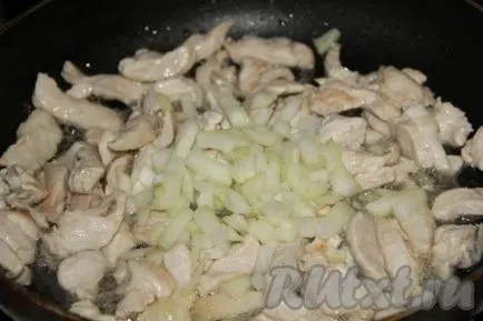 Csirkemell filé tejszínes gombával - recept fotókkal