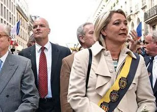 A bal és jobb fél különbségek és hasonlóságok az ideológiával
