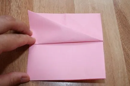 A mester osztály a művészet origami „kutya-nipper”