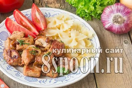 Sertés szelet sült egy serpenyőben egy íj (sertés) Sertés sült egy serpenyőben szeletelt hagymát