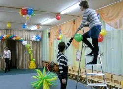 Teret kimenete egy óvodában (gyermek) Díszítése a folyosón a bál az óvodában