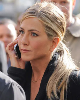 Frizurák és a hajvágás Dzhenifer Eniston (Aniston) Frizurák és a hajvágás Dzhenifer Eniston