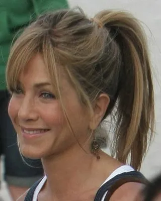 Frizurák és a hajvágás Dzhenifer Eniston (Jennifer Aniston frizura) Frizurák és a hajvágás Dzhenifer Eniston
